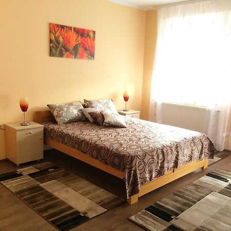 B&B Zmajevo Gnezdo 021 Sremska Kamenica Exterior foto